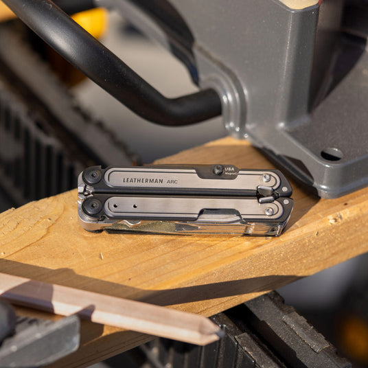 Translation missing: fr.ARC closed on a wooden plank