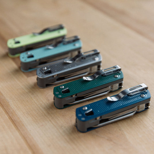 Translation missing: fr.FREE T4 in 5 different colors on a table