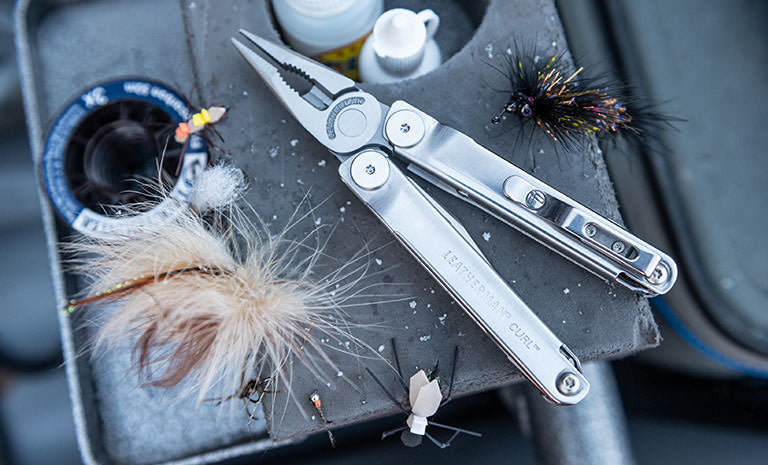 Translation missing: en.Opened Leatherman Curl on top of gray tray