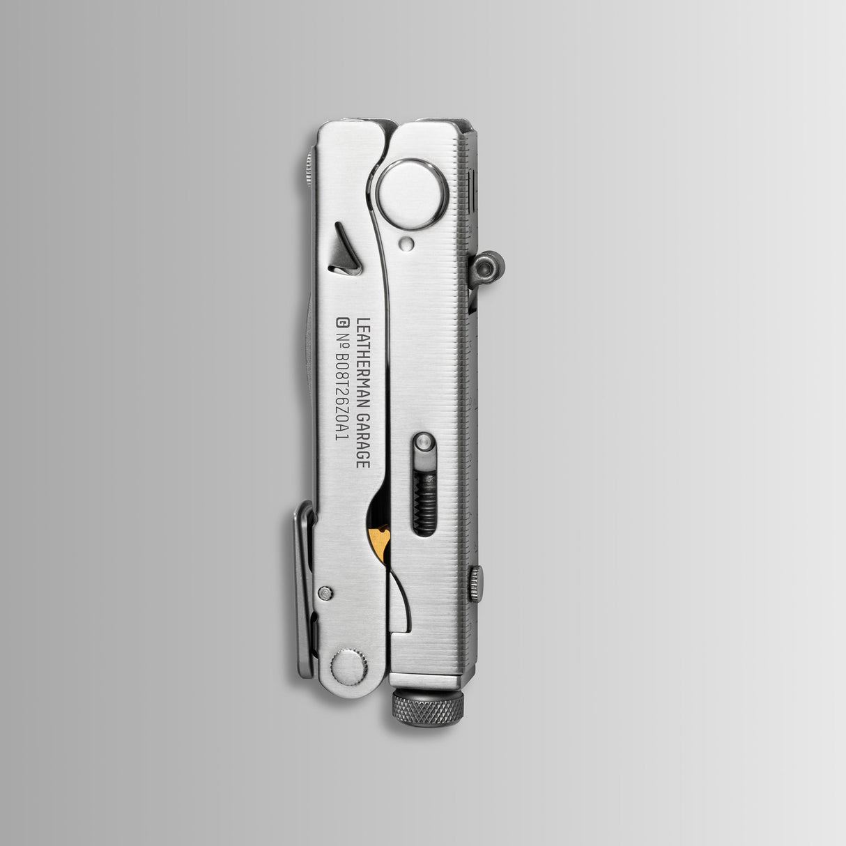 Translation missing: fr.Stainless steel Batch #008: Captain's Crunch multitool folded, showing Leatherman Garage branding