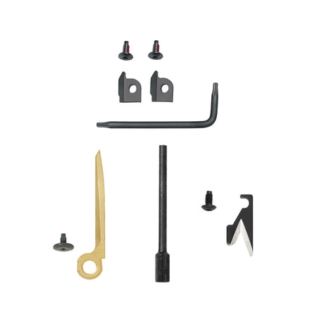 Translation missing: fr.Leatherman Black MUT accessory kit displayed on white background. 