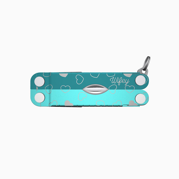 Translation missing: fr.A two-tone turquoise Leatherman Micra multitool featuring heart engravings and the word “Wifey” engraved in a script font