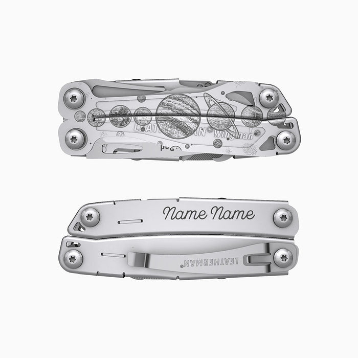 Translation missing: fr.A stainless steel Leatherman Wingman multitool with engraved celestial bodies and planetary artwork. One handle side is personalized with the placeholder text “Name Name.”