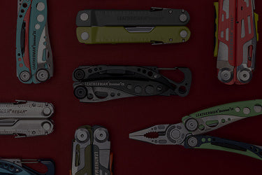 Translation missing: fr.A variety of Leatherman tools in different styles are arranged on a vibrant red surface